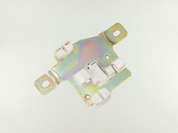 BASE PLATO GUIA TSURU II TRAS. IZQ.88-91 – Autopartes Garbo